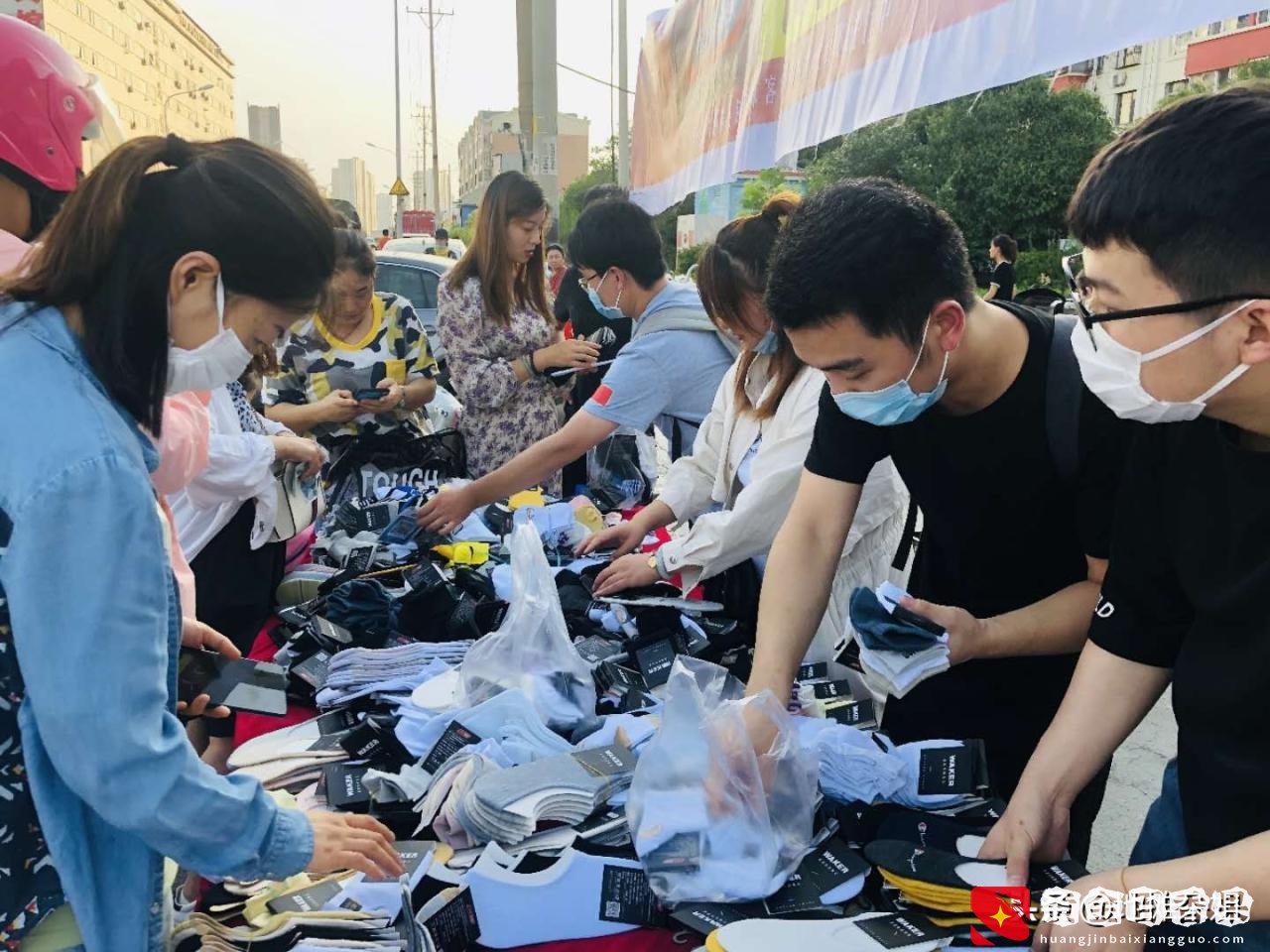 适合新手摆地摊的八大商品，一定有你需要的