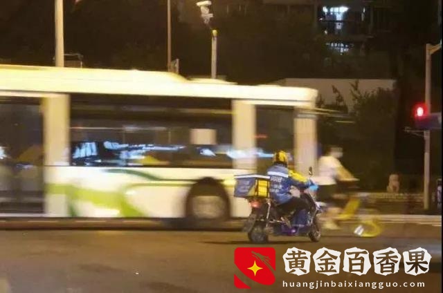 “每天送10单月入9000”，闪送员的快乐不止钱多？