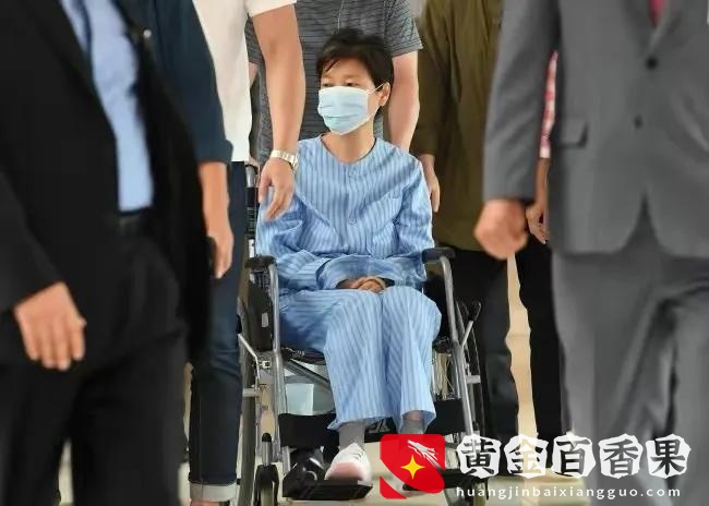 都是自己惹的祸？默克尔的退休生活不安生，超市购物被偷手提包