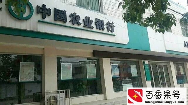 银行基层员工的辛酸：不少人偷偷抹眼泪，千万别轻易进银行