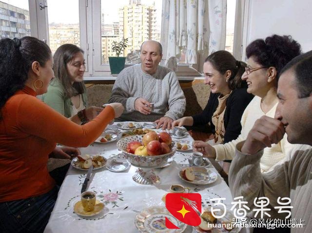 在美国普通人一个月工资多少钱