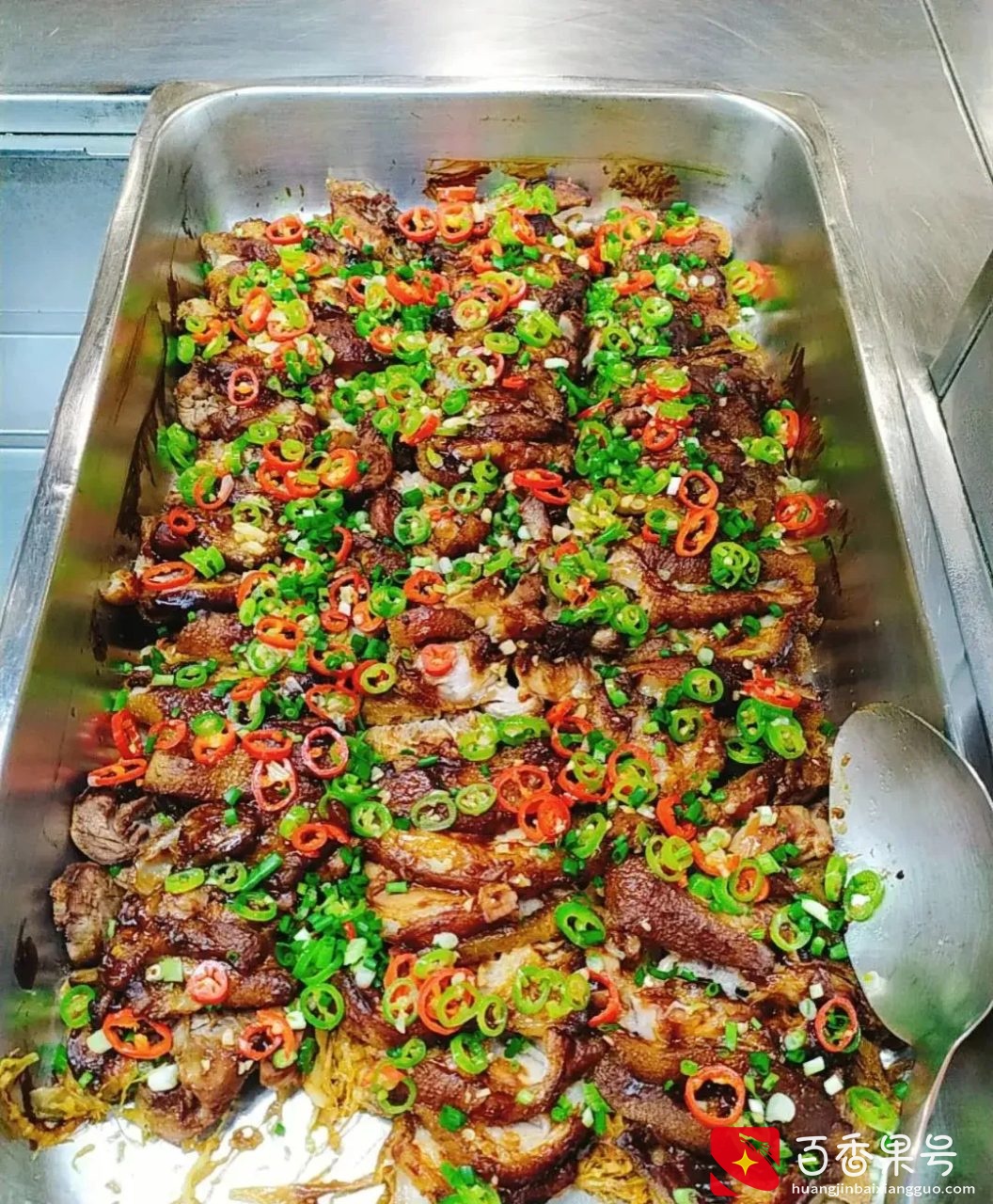 江西小伙开快餐店，10元管饱，第一个月亏2万，第二个月却赚了4万