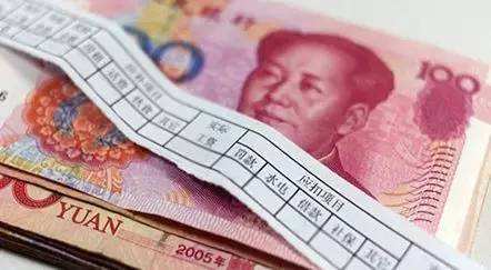 我毕业于上海财经，年薪30万，金融行业的工资并想象的没那么高