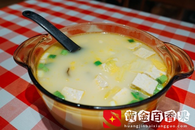 失业大娘卖凉皮“凉皮不要钱”反而年赚78万，赚钱方法送给你