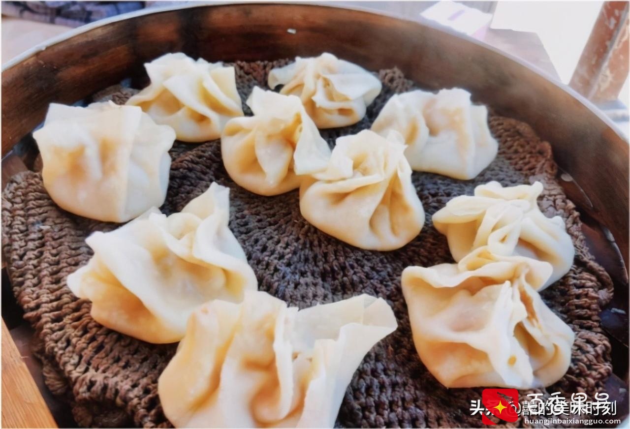 开封大姐路边摆摊卖早餐，几十年只卖一道菜，一上午卖出3000多个