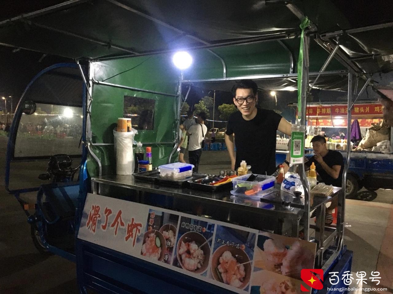 用3000元摆摊，我两个月赚到了二十多万，一年时间开了几十家