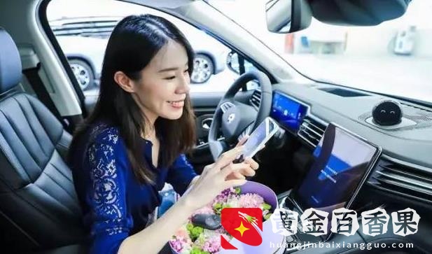 中国汽车首富诞生了，去年赚了上千亿，妻子还是央视美女主持人