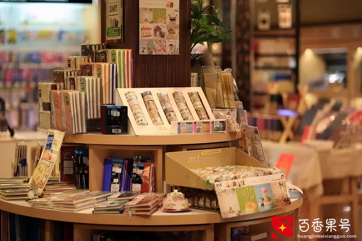 你知道学校门口一家文具店年收益能达到多少吗？答案绝对吓到你