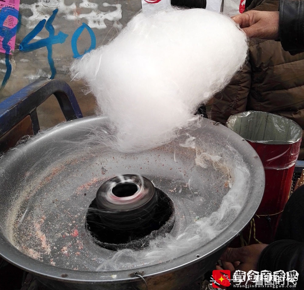 棉花糖——甜蜜的童年记忆！商贩：两元一个，生意不好做！