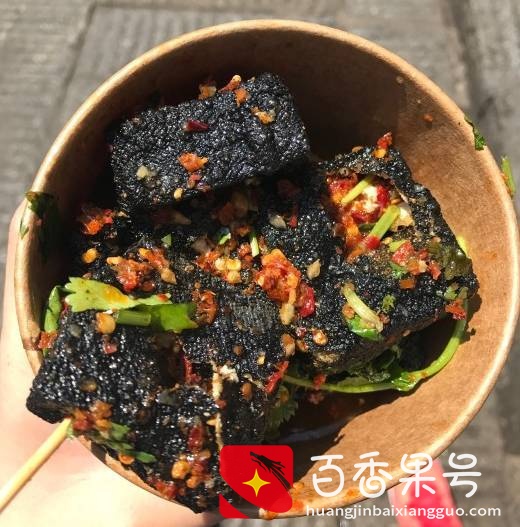 离婚大姐创业卖臭豆腐，一年赚69万，而她全部用的是一个“借”字