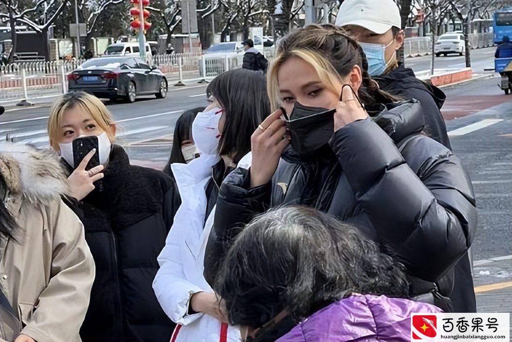谷爱凌哭问“我们为什么在中国”，谷妈的教育让白岩松都竖大拇指