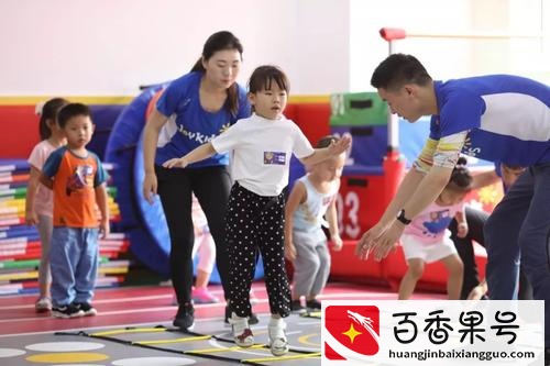 儿童标准身高体重表来了，快自查娃是否达标，偏低矮小要及时补救