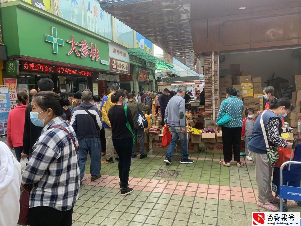 现在普通人摆地摊，卖什么产品风险小，赚钱稳？