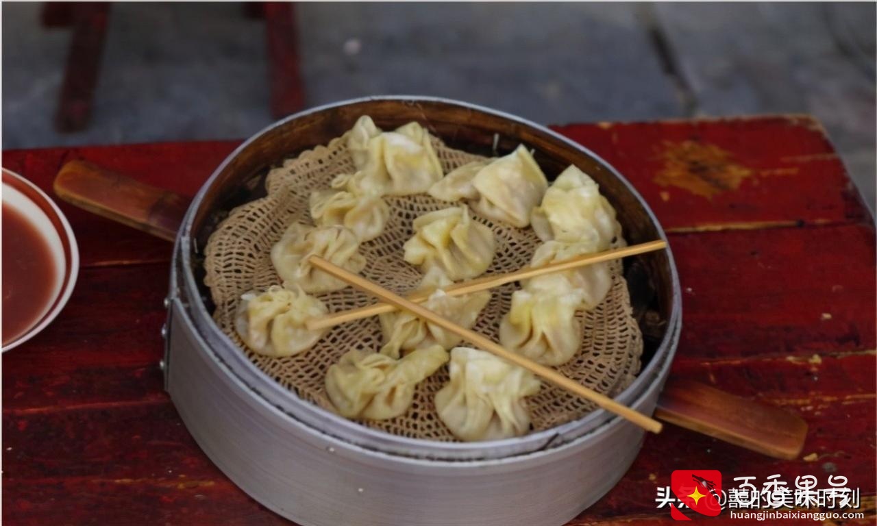 开封大姐路边摆摊卖早餐，几十年只卖一道菜，一上午卖出3000多个