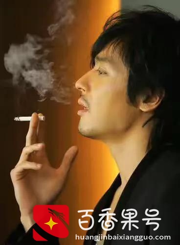 烟灰缸里不能倒水，懂的人应该结婚了