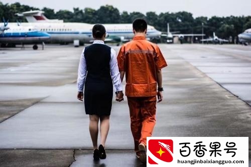 飞机维修工程师月薪多少钱？修飞机的职业叫什么？