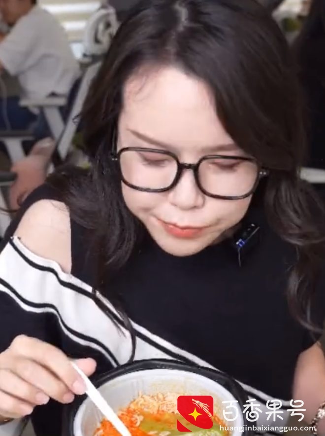 浪胃仙女性化根源在这！为了补偿儿子缺失的母爱，甘愿扮成女人