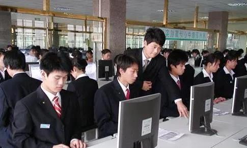 这3个行业男生很“吃香”，收入高且稳定性好，应届生赶上机会了