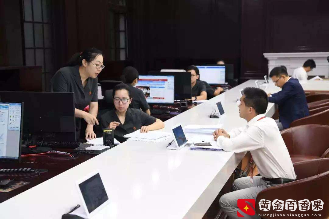我毕业于上海财经，年薪30万，金融行业的工资并想象的没那么高