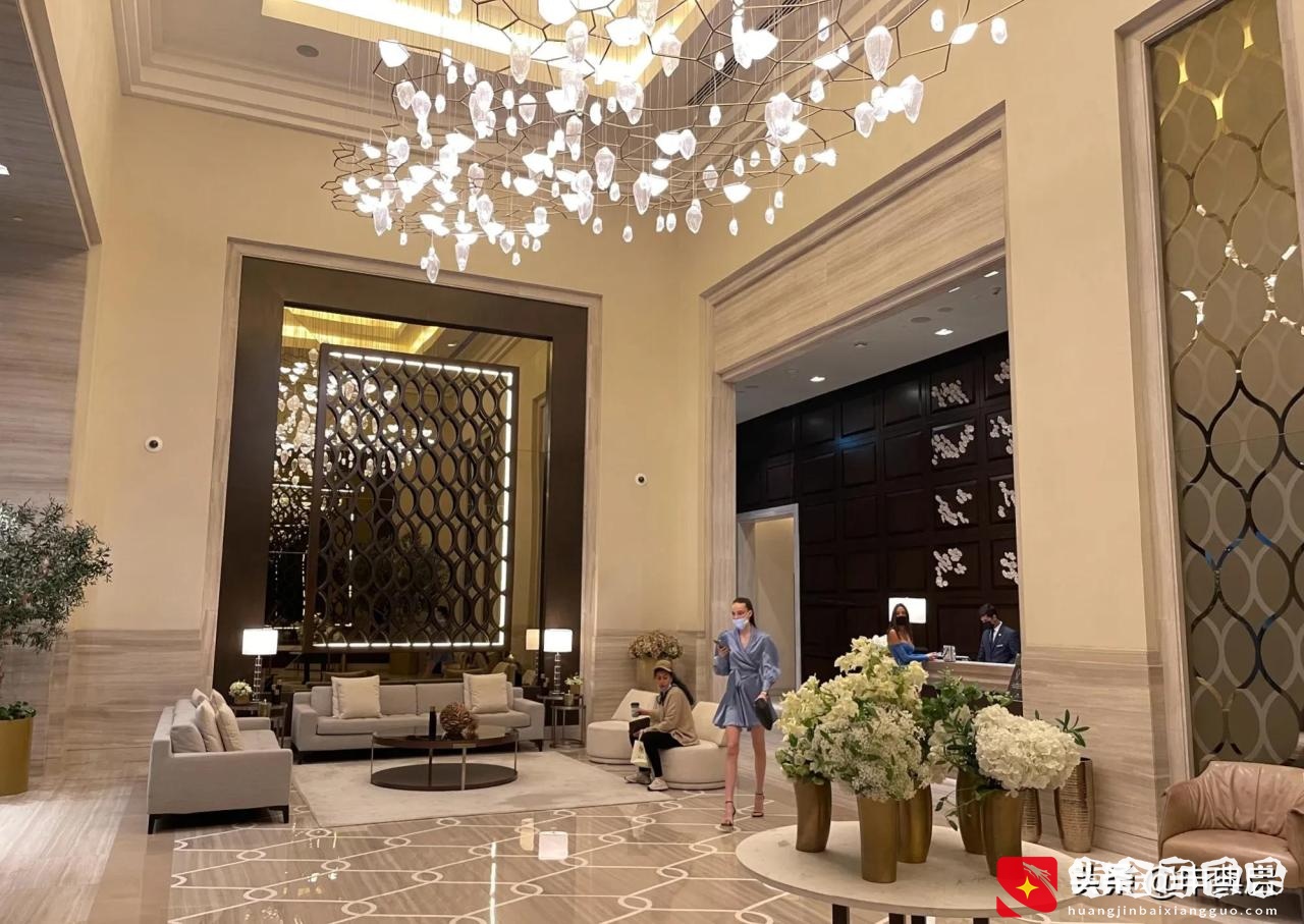 迪拜不相信眼泪，多数底层打工人1000多工资，“捡垃圾是个噱头”
