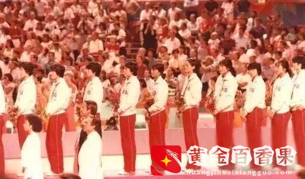 回力球鞋，国产百年老字号品牌，在国外卖600元，掀起回天之力