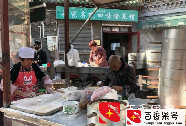 开封大姐路边摆摊卖早餐，几十年只卖一道菜，一上午卖出3000多个