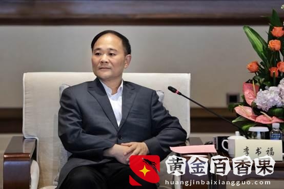 中国汽车首富诞生了，去年赚了上千亿，妻子还是央视美女主持人