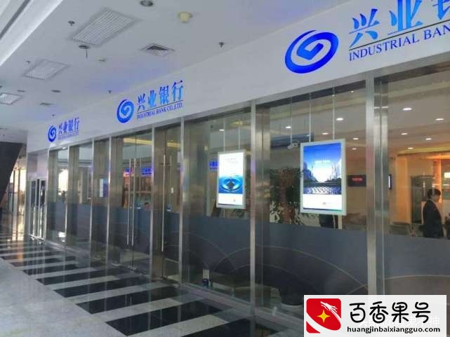 银行基层员工的辛酸：不少人偷偷抹眼泪，千万别轻易进银行