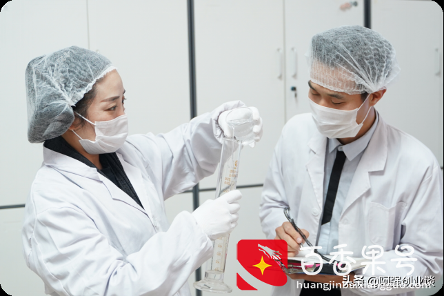 厨师改行创业做“一次性水晶餐具”年收入过百万