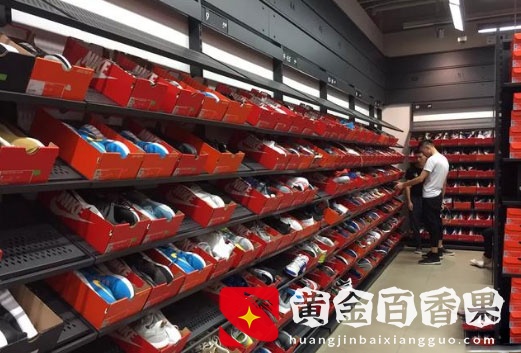 专卖店的鞋子都是正品吗 正品和fake价格相差多少
