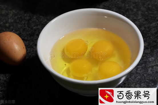 水蒸蛋用凉水还是热水？蒸几分钟？看酒店大厨如何做，比豆腐还嫩