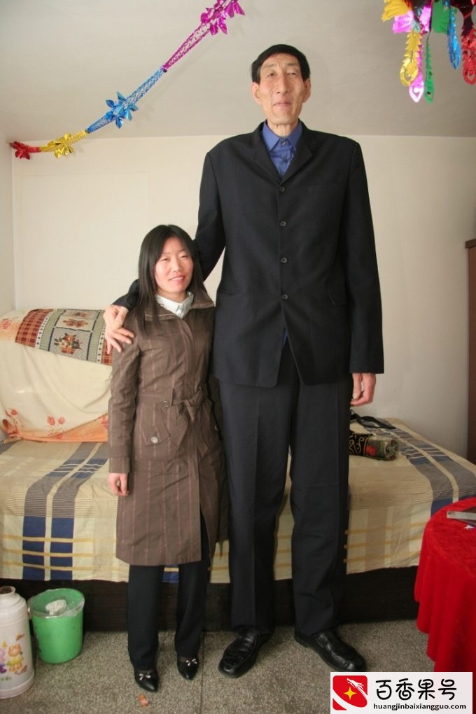 世界上最高的人，几乎比姚明还高一倍，太惊人了