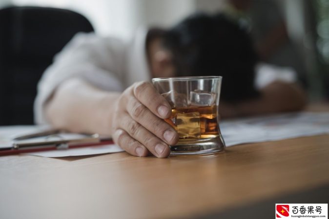 吃什么能快速解酒？蜂蜜、浓茶都没用！真正有效的方法是这2个