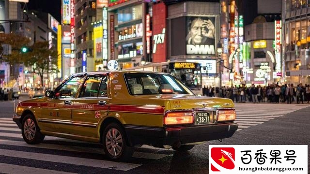 火花塞损坏前有3个征兆，包括发动机抖动、冒黑烟，要及时检修
