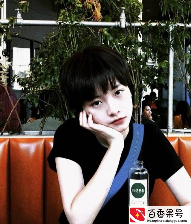 李庚希为啥没读大学？倪萍引荐纽约大学失败，趁着年纪小多读书吧