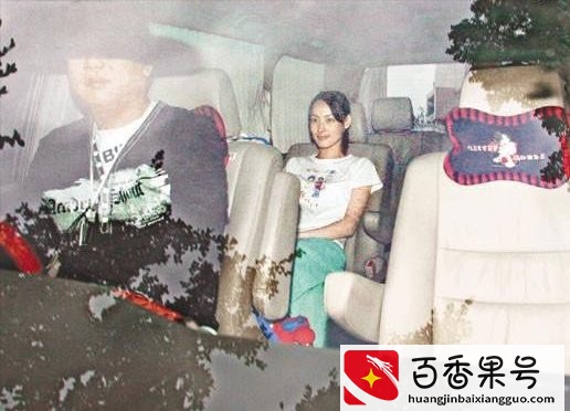 “豪门弃妇”梁洛施的悲伤，2年生3子，为何李家就是不娶她进门