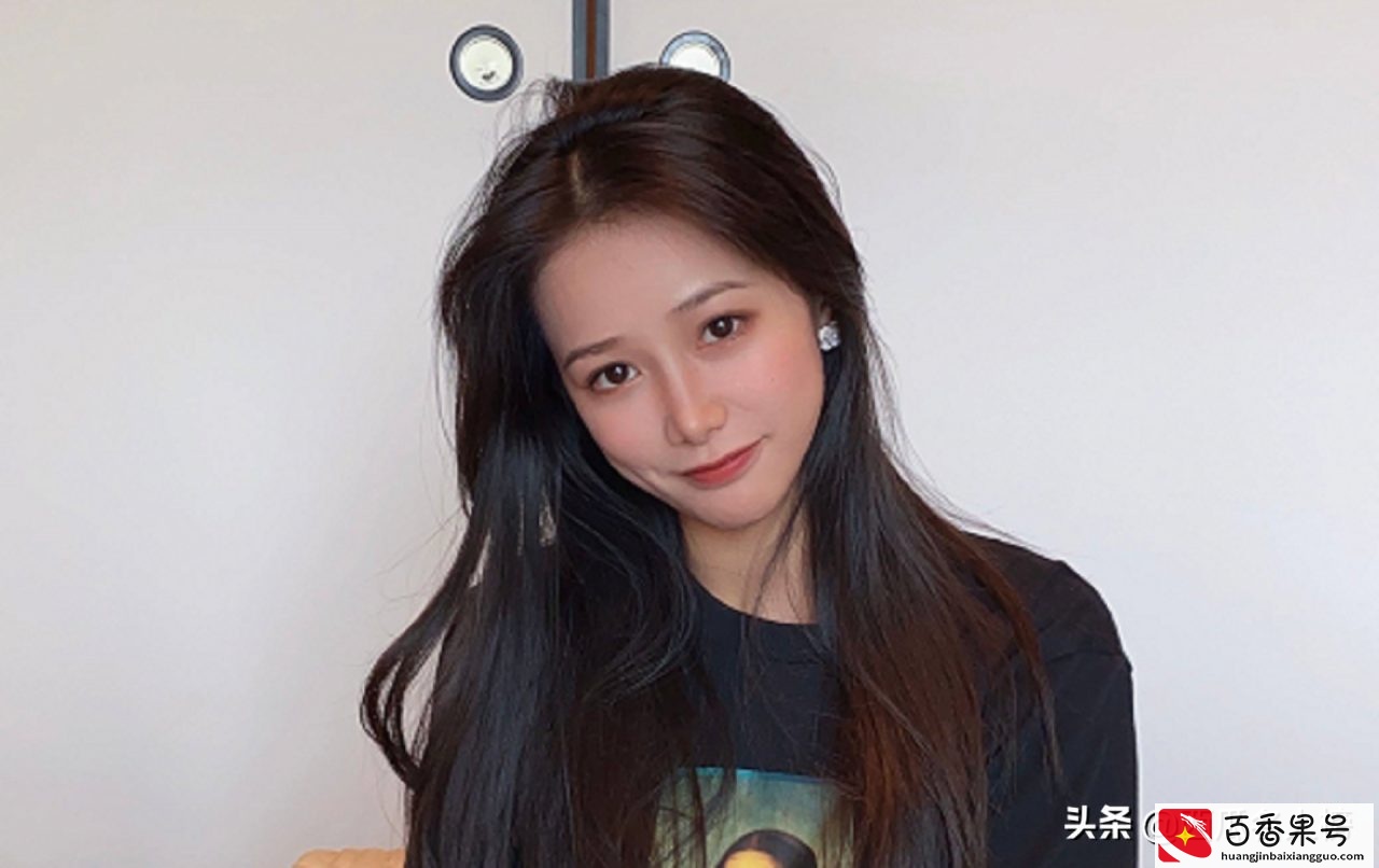 李KK：一句“表哥我出来了哦”涨粉800万，富二代男友引争议？