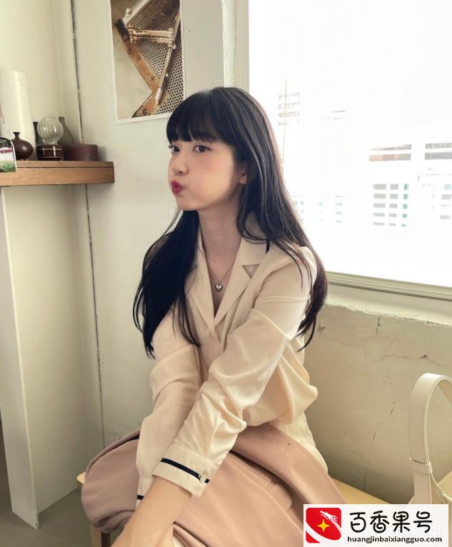 脸大、脸宽的女生别再留“中分”了！这几款发型，才是真的显脸小
