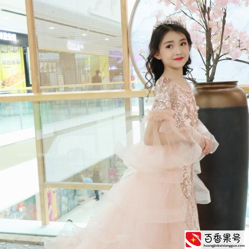 小网红宋小睿真实长相如何，真的美貌与才能兼备吗