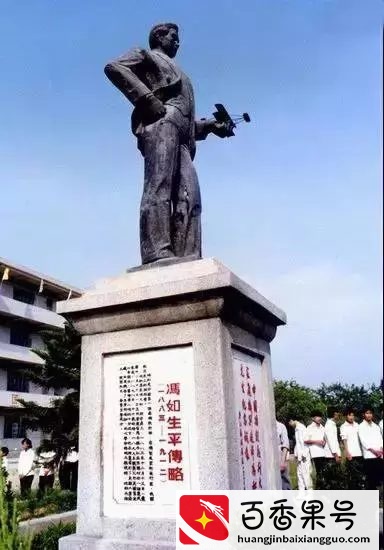 中国第一架飞机是谁制造的？