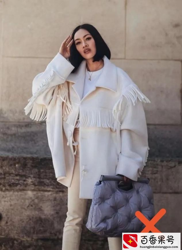 脸大、脸宽的女生别再留“中分”了！这几款发型，才是真的显脸小
