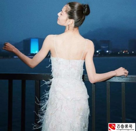 穿上汉服后直角肩突然变“丑”？和溜肩相比，直角肩这次真的输了