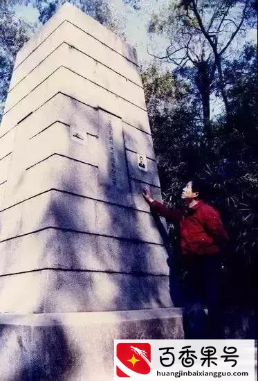 中国第一架飞机是谁制造的？