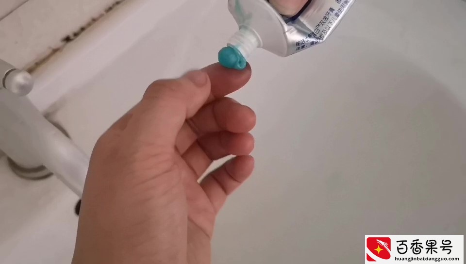染发剂沾皮肤上难清洗，别急，教你几招，轻松洗净，厉害又实用