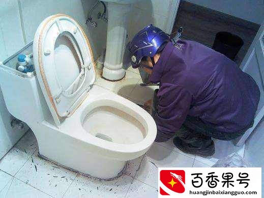马桶堵塞通不开，学会这几招，自己通又快又省钱