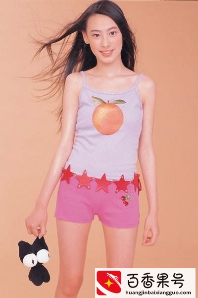 “豪门弃妇”梁洛施的悲伤，2年生3子，为何李家就是不娶她进门