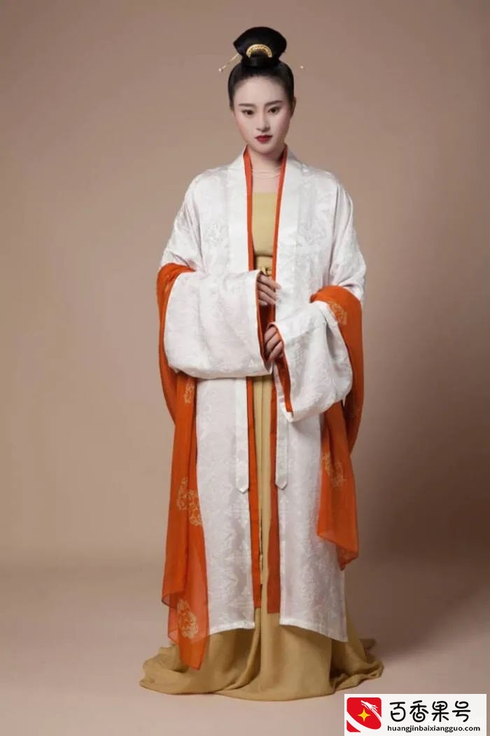 穿上汉服后直角肩突然变“丑”？和溜肩相比，直角肩这次真的输了