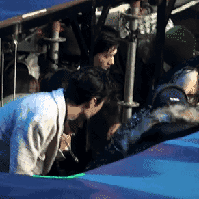 博君一肖是真的？王一博深情望向肖战，是双向奔赴还是一厢情愿？
