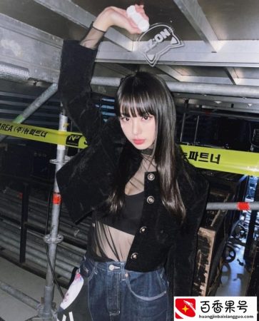 脸大、脸宽的女生别再留“中分”了！这几款发型，才是真的显脸小