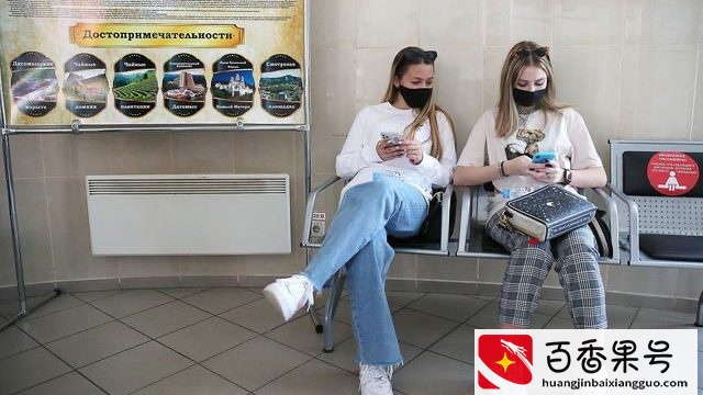 火车能带几罐啤酒？高铁已可以点外卖，老年游客还自带食物和水杯